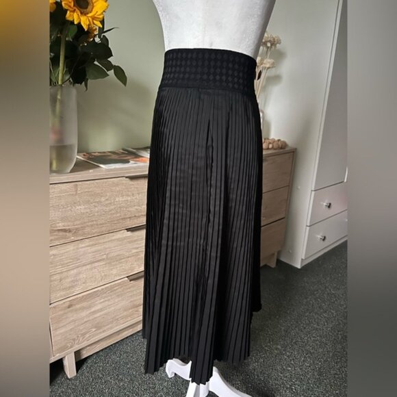 Black Shiny Pleated Knee-Length Midi Thick Elastic High-Waist Modest Skirt Sz M - Picture 9 of 16